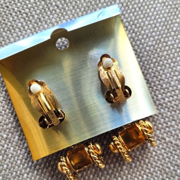 New! Gold Chunky Clip-On Fashion Earrings - Picture 3 of 4